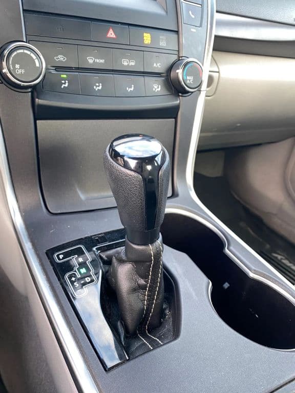 2017 Toyota Camry LE - Thumbnail 3