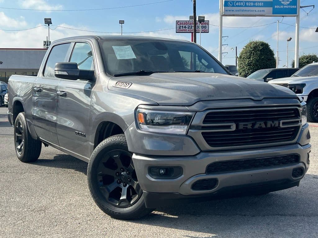 2019 RAM 1500 Laramie - Thumbnail 2